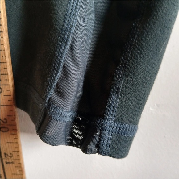 Fabletics 3/4 Leggings Medium Green Compression Athleisure Activewear Pockets - Picture 10 of 10